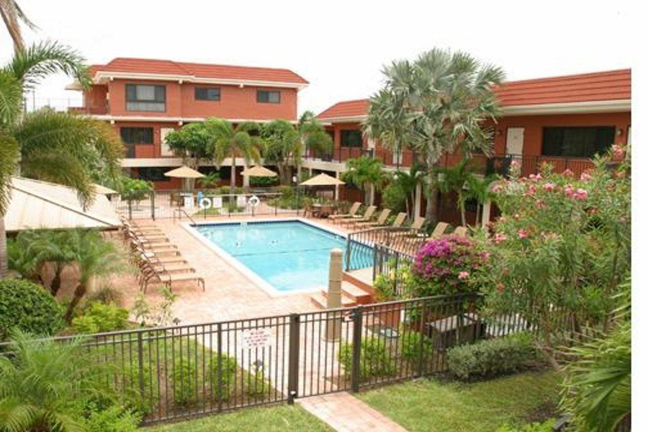 Away Inn Lauderdale-by-the-Sea Exteriör bild