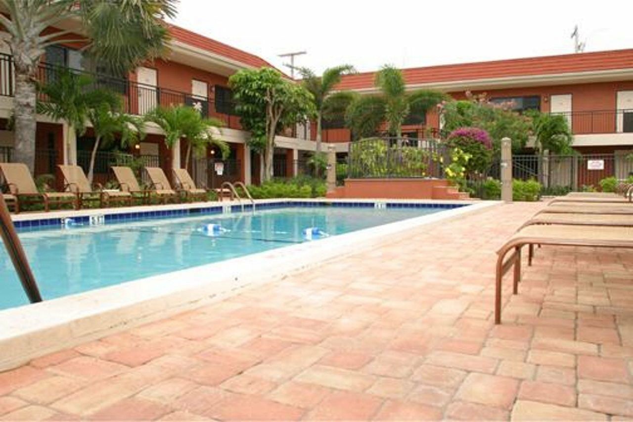Away Inn Lauderdale-by-the-Sea Exteriör bild